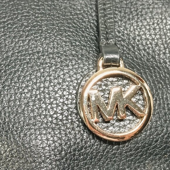 Michael Kors Jet Set Medium Shoulder Bag Black Pebbled Leather Gold Chain EUC - Picture 8 of 16